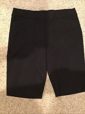 Clinton Kelly Black Bermuda shorts